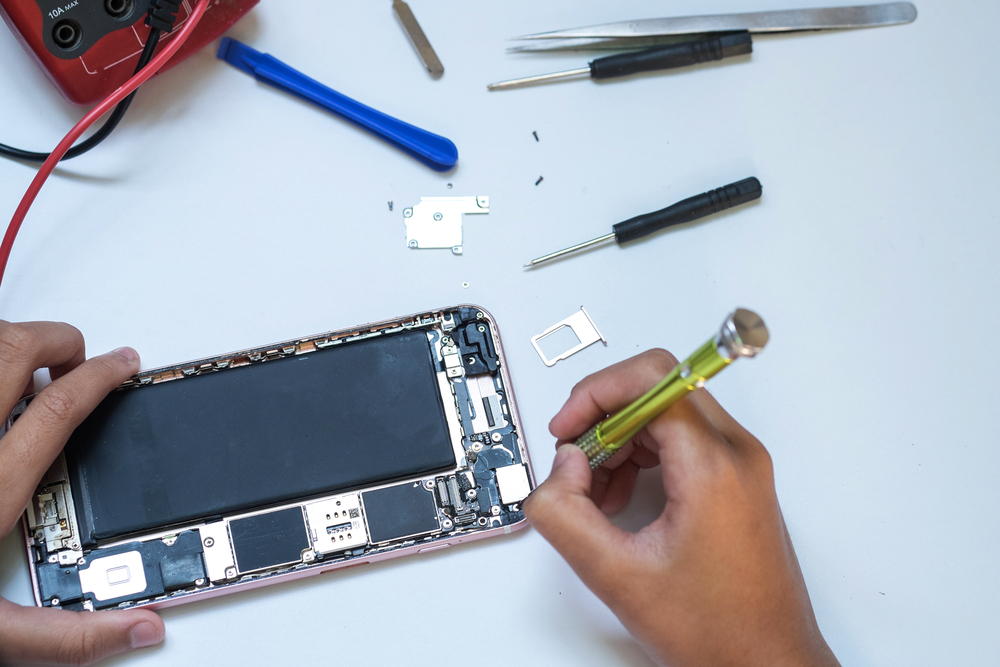 iPhone Screen Repair Services | Entire Tech